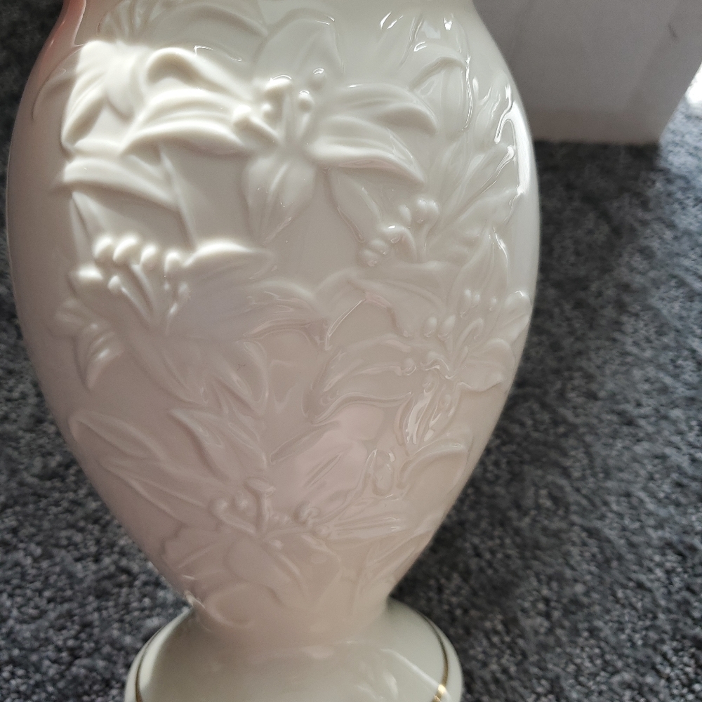 VTG New Lenox Lilies of Love Vase - Picture 2 of 4